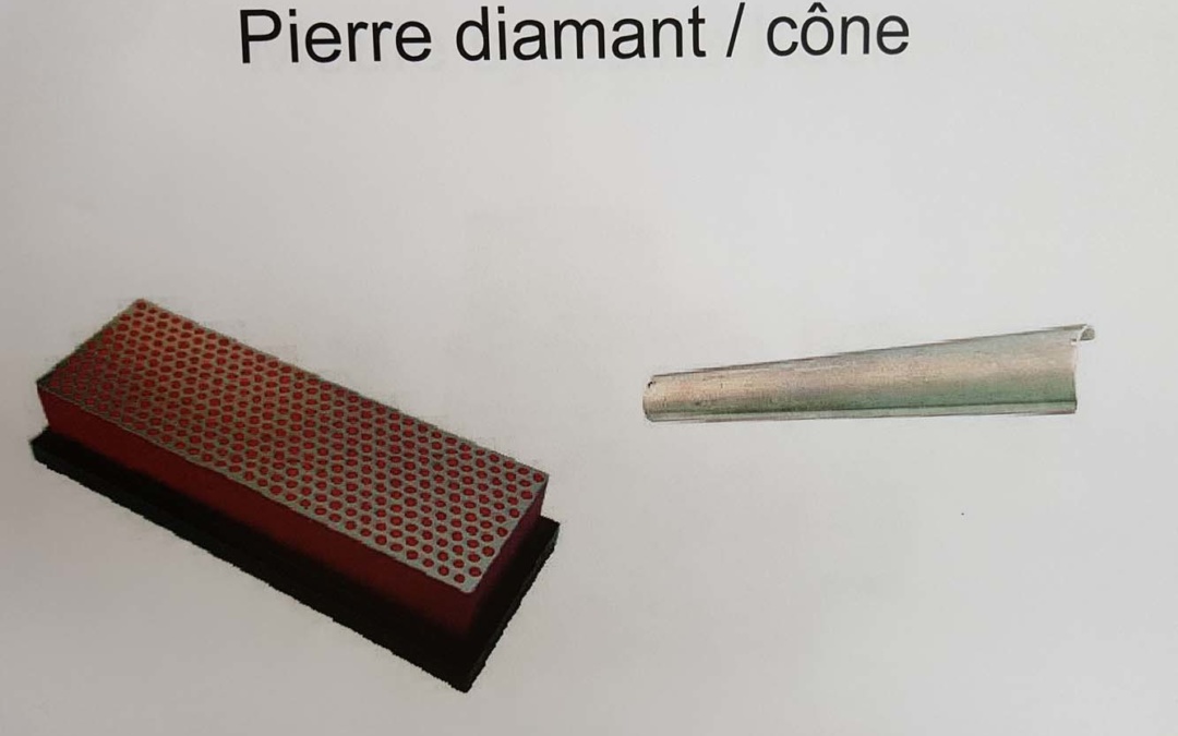 Pierre diamant et cône